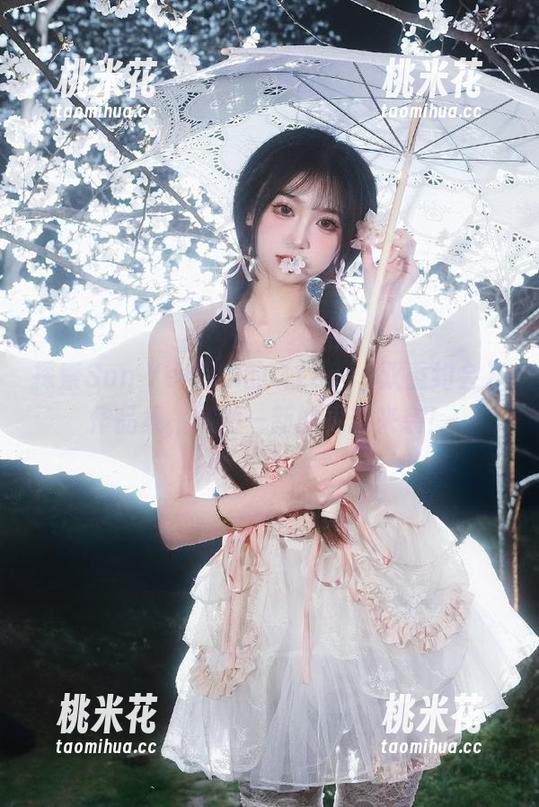 探索Son Ye Eun的《Loozy双重约会》作品集，焕然一新的更新来袭！